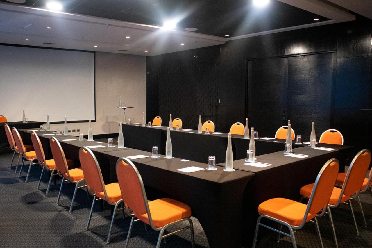 Hotel Wyndham Santiago Pettra Exterior foto Meeting room at the hotel