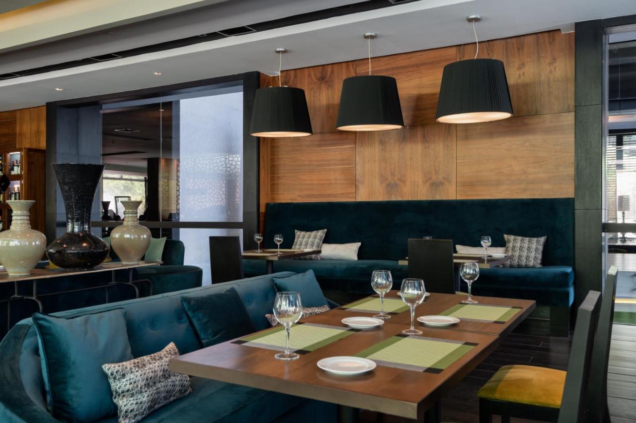 Hotel Wyndham Santiago Pettra Exterior foto Restaurant