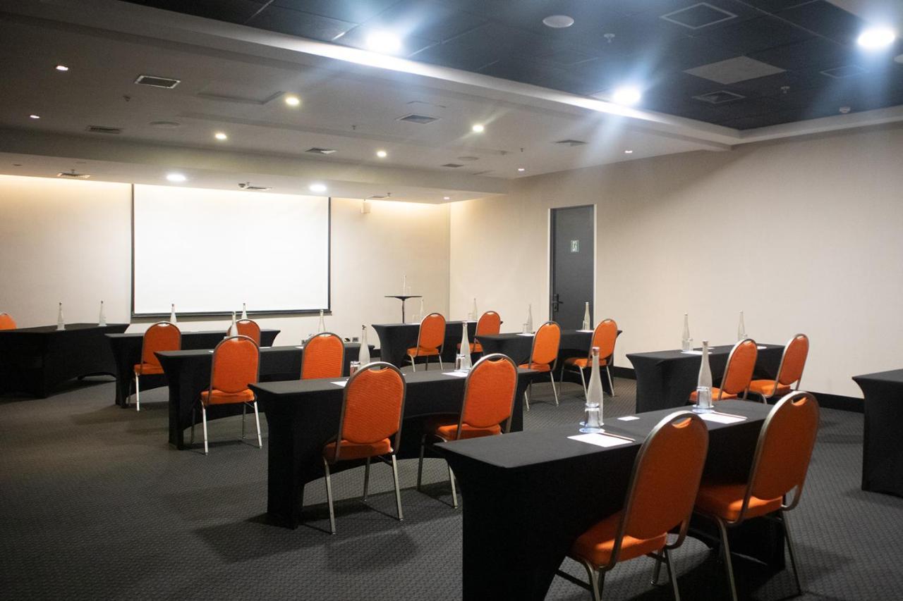 Hotel Wyndham Santiago Pettra Exterior foto Meeting room